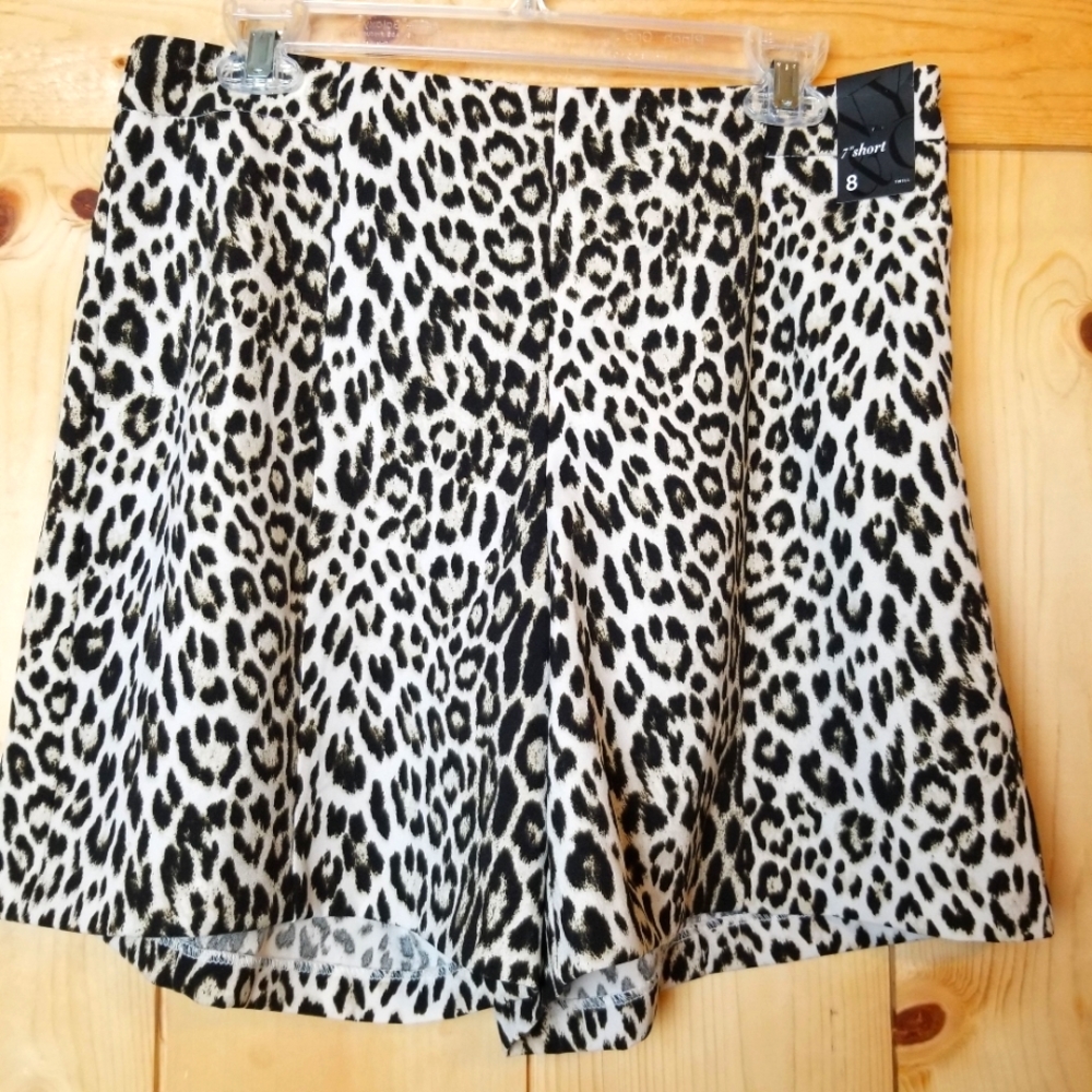 New York & Co Leopard Print 7" Twill Short NWT